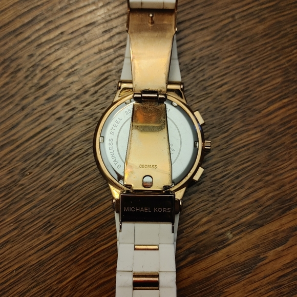 Michael Kors Ladies Watch - Picture 4 of 6